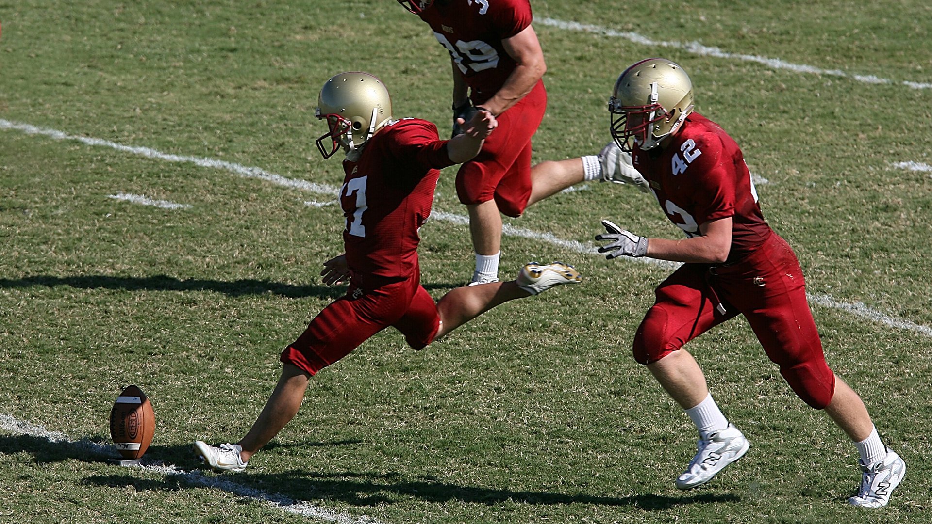 《读卖新闻》头版报道杭州亚运会开幕,关注日本代表团表现。,杭州亚运会新闻稿